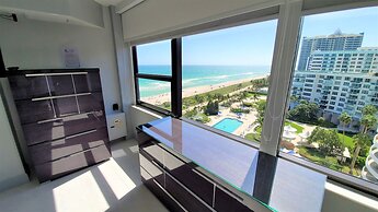 Alexander 1401 3 Bedroom Apts by RedAwning