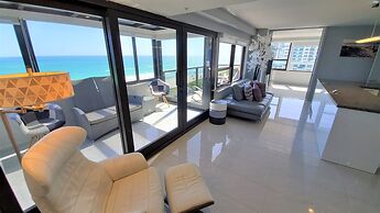 Alexander 1401 3 Bedroom Apts by RedAwning