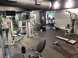 Alexander 807 5 Bedroom Apts by RedAwning