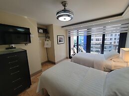 Alexander 807 5 Bedroom Apts by RedAwning