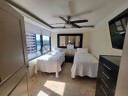 Alexander 807 5 Bedroom Apts by RedAwning