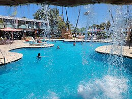 Alexander 807 5 Bedroom Apts by RedAwning