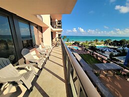 Alexander 807 5 Bedroom Apts by RedAwning