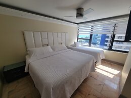 Alexander 807 5 Bedroom Apts by RedAwning