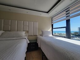 Alexander 807 5 Bedroom Apts by RedAwning