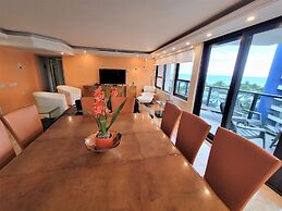 Alexander 807 5 Bedroom Apts by RedAwning