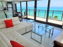 Alexander 1101 2 Bedroom Apts by RedAwning