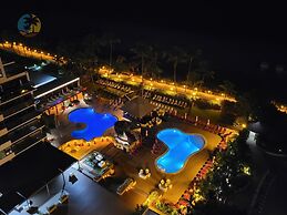 Alexander 518 4 Bedroom Apts by RedAwning