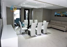 Alexander 518 4 Bedroom Apts by RedAwning