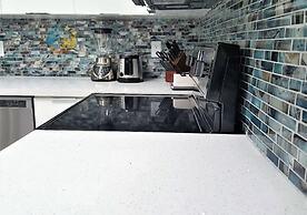 Alexander 518 4 Bedroom Apts by RedAwning