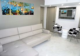 Alexander 518 4 Bedroom Apts by RedAwning