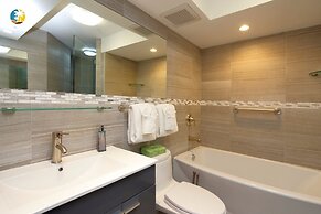 Alexander 519 3 Bedroom Apts by RedAwning