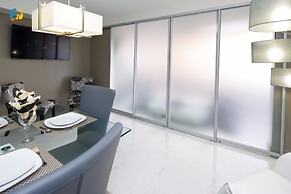 Alexander 519 3 Bedroom Apts by RedAwning