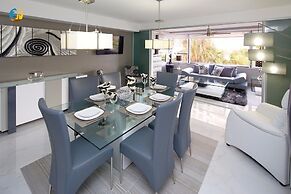 Alexander 519 3 Bedroom Apts by RedAwning