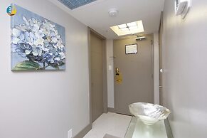 Alexander 519 3 Bedroom Apts by RedAwning