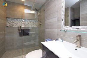 Alexander 519 3 Bedroom Apts by RedAwning