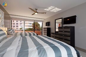 Alexander 519 3 Bedroom Apts by RedAwning