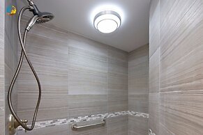 Alexander 519 3 Bedroom Apts by RedAwning