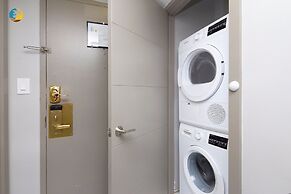 Alexander 519 3 Bedroom Apts by RedAwning