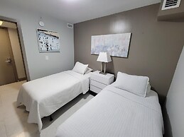 Alexander 519 3 Bedroom Apts by RedAwning