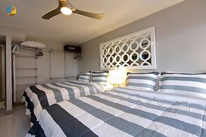 Alexander 519 3 Bedroom Apts by RedAwning