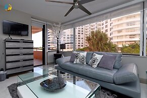 Alexander 519 3 Bedroom Apts by RedAwning