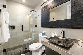 Lone Mountain Casita 1 Bedroom Home by RedAwning