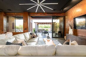 Lone Mountain Casita 1 Bedroom Home by RedAwning