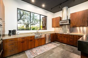 Lone Mountain Casita 1 Bedroom Home by RedAwning