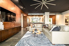 Lone Mountain Casita 1 Bedroom Home by RedAwning