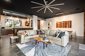 Lone Mountain Casita 1 Bedroom Home by RedAwning