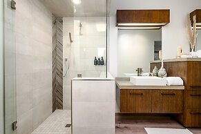 Lone Mountain Casita 1 Bedroom Home by RedAwning