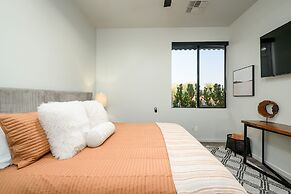 Lone Mountain Casita 1 Bedroom Home by RedAwning