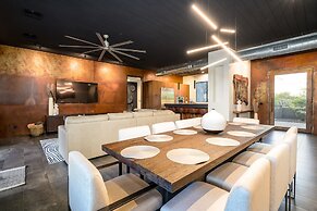 Lone Mountain Casita 1 Bedroom Home by RedAwning