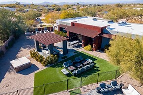 Lone Mountain Casita 1 Bedroom Home by RedAwning