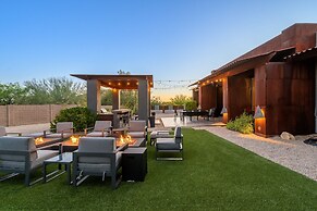 Lone Mountain Casita 1 Bedroom Home by RedAwning