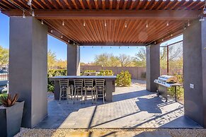 Lone Mountain Casita 1 Bedroom Home by RedAwning