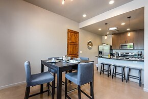 Lone Mountain Casita 1 Bedroom Home by RedAwning