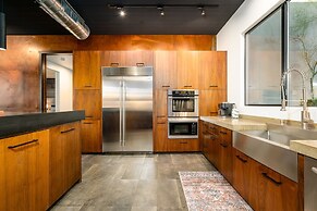 Lone Mountain Casita 1 Bedroom Home by RedAwning