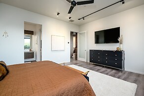 Lone Mountain Casita 1 Bedroom Home by RedAwning