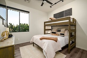 Lone Mountain Casita 1 Bedroom Home by RedAwning