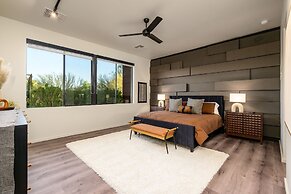 Lone Mountain Casita 1 Bedroom Home by RedAwning