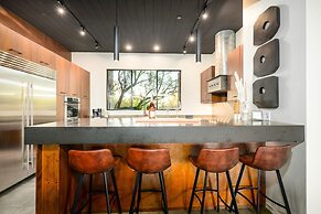 Lone Mountain Casita 1 Bedroom Home by RedAwning