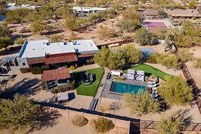 Lone Mountain Casita 1 Bedroom Home by RedAwning