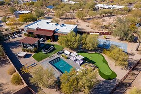 Lone Mountain Casita 1 Bedroom Home by RedAwning