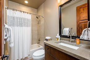 Lone Mountain Casita 1 Bedroom Home by RedAwning