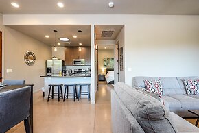 Lone Mountain Casita 1 Bedroom Home by RedAwning