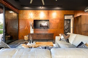 Lone Mountain Casita 1 Bedroom Home by RedAwning