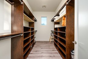 Lone Mountain Casita 1 Bedroom Home by RedAwning