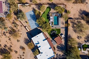 Lone Mountain Casita 1 Bedroom Home by RedAwning